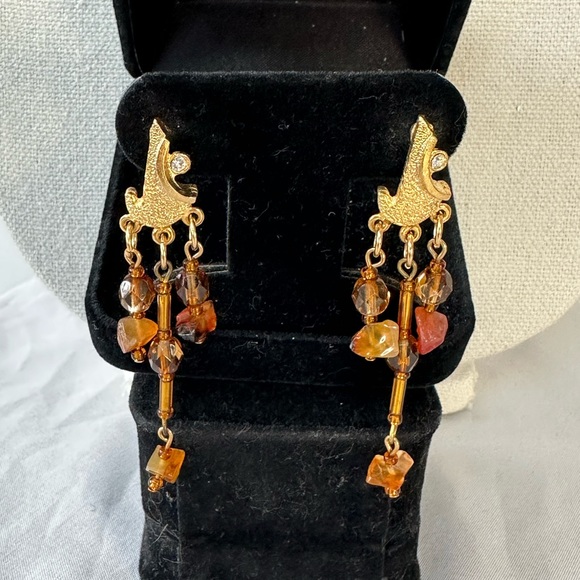 Jewelry - Chic modernist vibe goldtone and amber dangle earrings